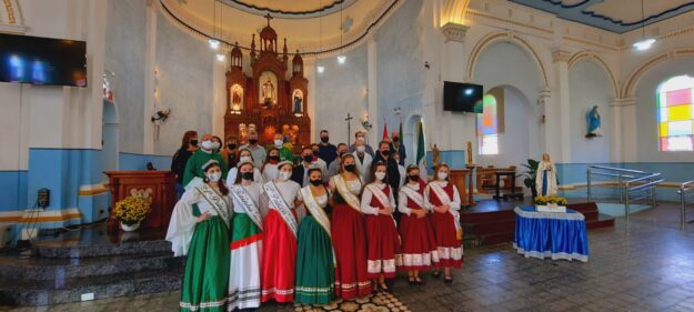 Missa Solene em honra ao Aniversário da Cidade, dia dos Pais e sorteio da rifa da Promoção d aFesta São Virgílio.